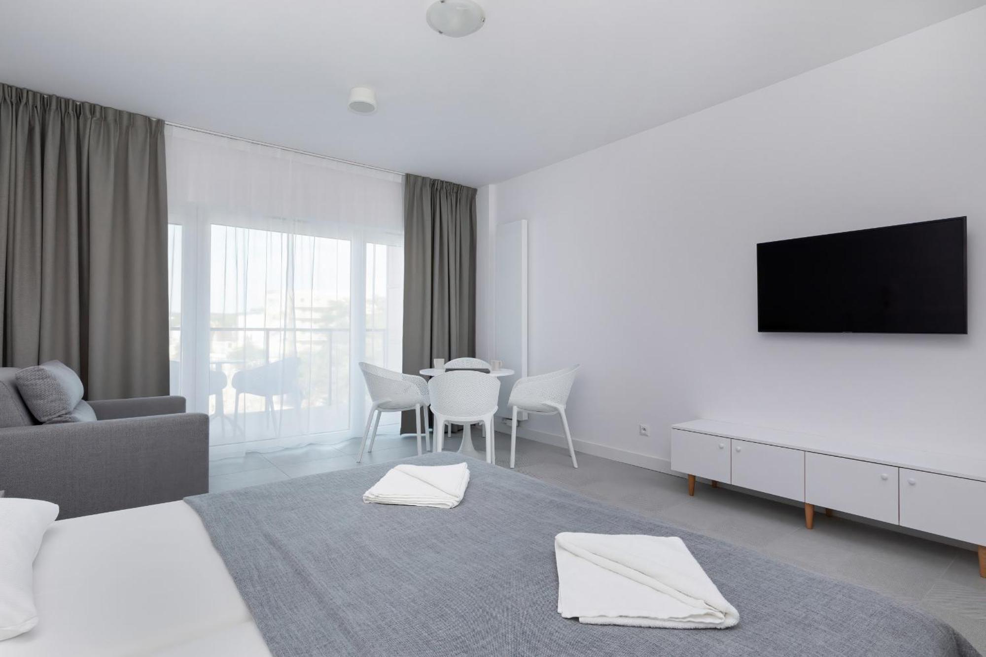 Aquamarina Prima 049 By Renters Apartment